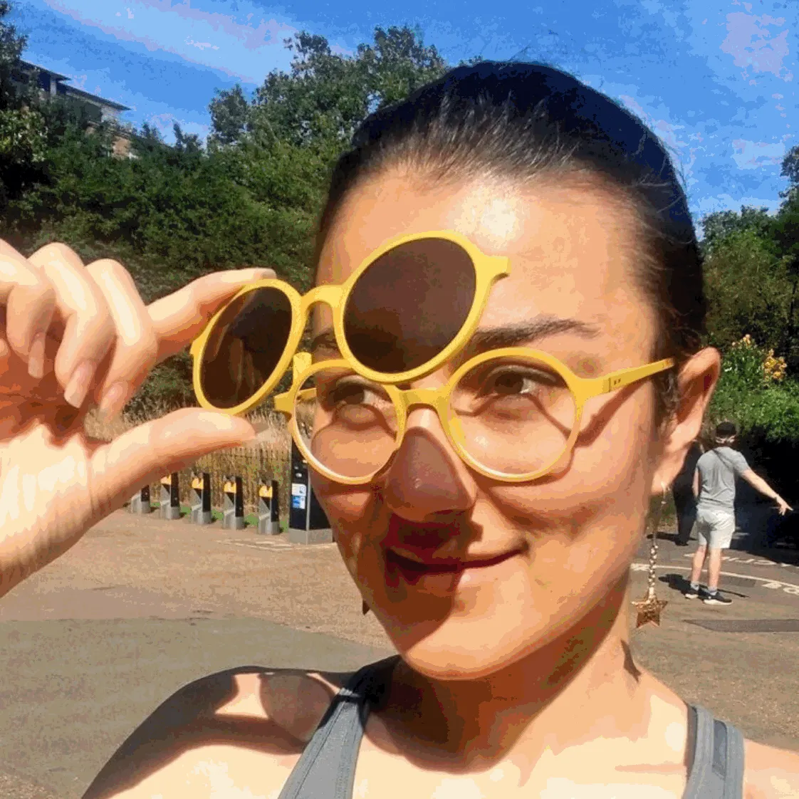 Yellow magnetic glasses and sunglasses  1.5 readers Goodordering